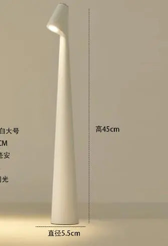 Giraffe Sculpting Reading Table Lamp (One Piece)